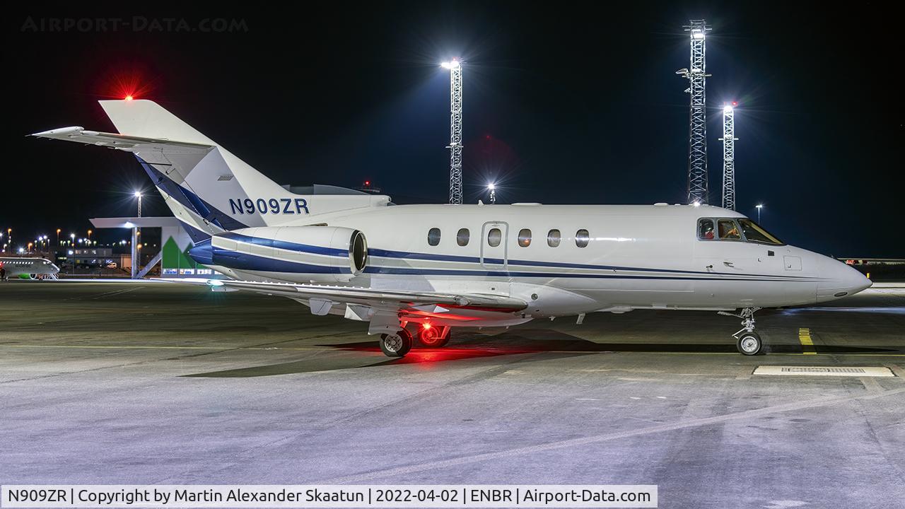N909ZR, 2001 Raytheon Hawker 800XP C/N 258525, Arrived from Goose Bay (YYR) in the middle of the night, fueled up and went directly to Tel Aviv (TLV). It was the delivery flight to new owner in Israel.