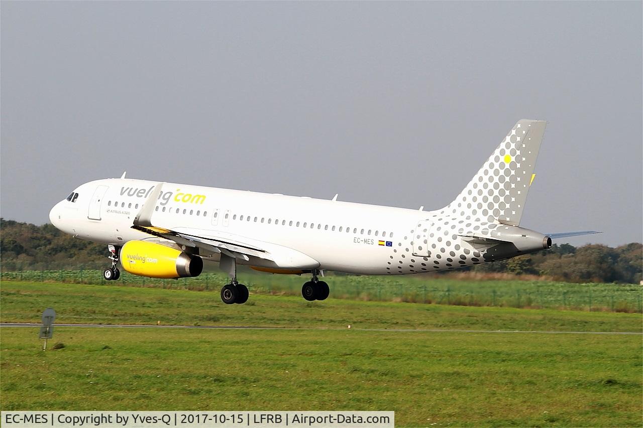 EC-MES, 2015 Airbus A320-232 C/N 6518, Airbus A320-232, Landing rwy 25L, Brest-Bretagne airport (LFRB-BES)