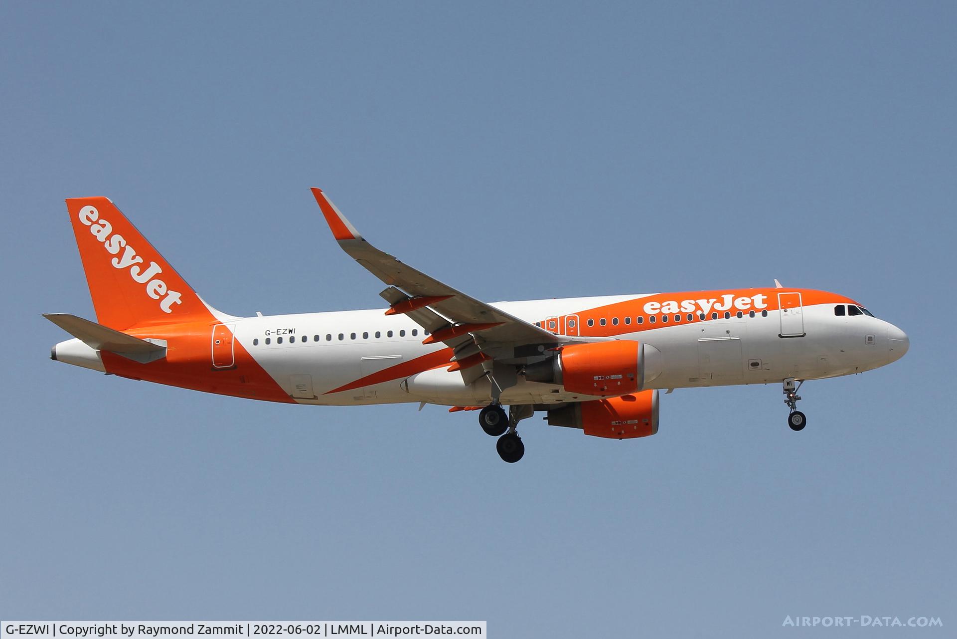 G-EZWI, 2013 Airbus A320-214 C/N 5592, A320 G-EZWI Easyjet