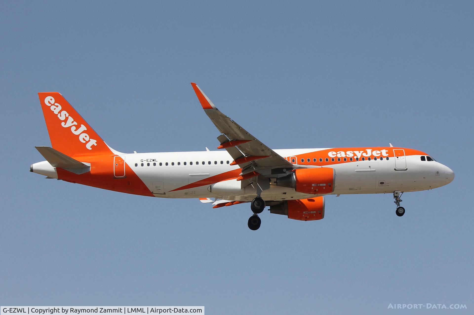 G-EZWL, 2013 Airbus A320-214 C/N 5702, A320 G-EZWL Easyjet