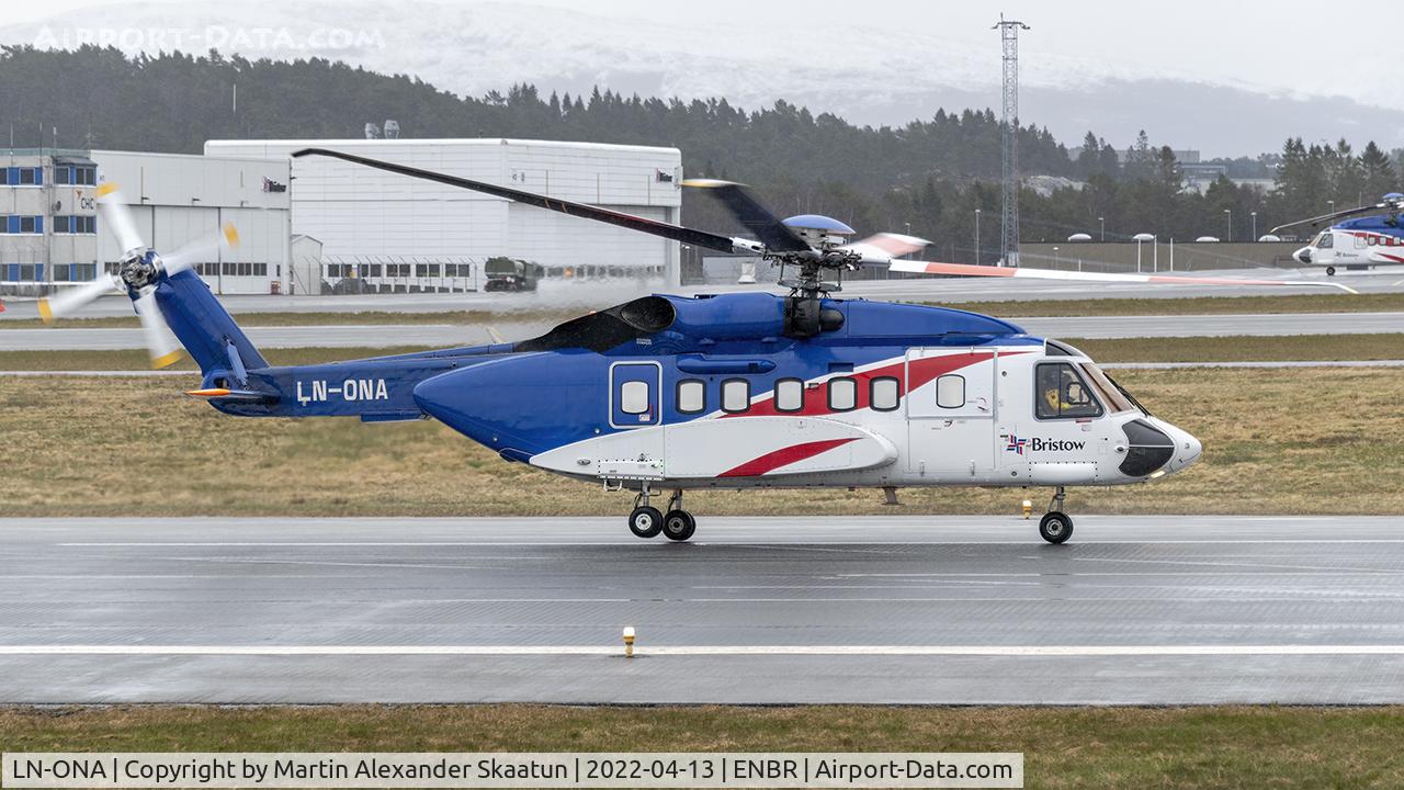 LN-ONA, Sikorsky S-92A C/N 920144, Takeoff rwy. 17.