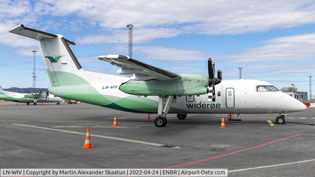 LN-WIV, 1992 De Havilland Canada DHC-8-102 Dash 8 C/N 343, Parked at the stand.
