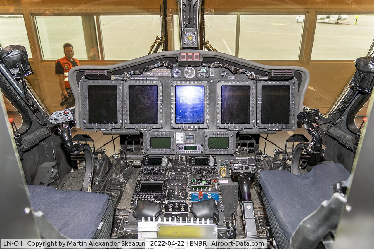 LN-OII, 2013 Sikorsky S-92A C/N 920196, In the hangar for maintenance.