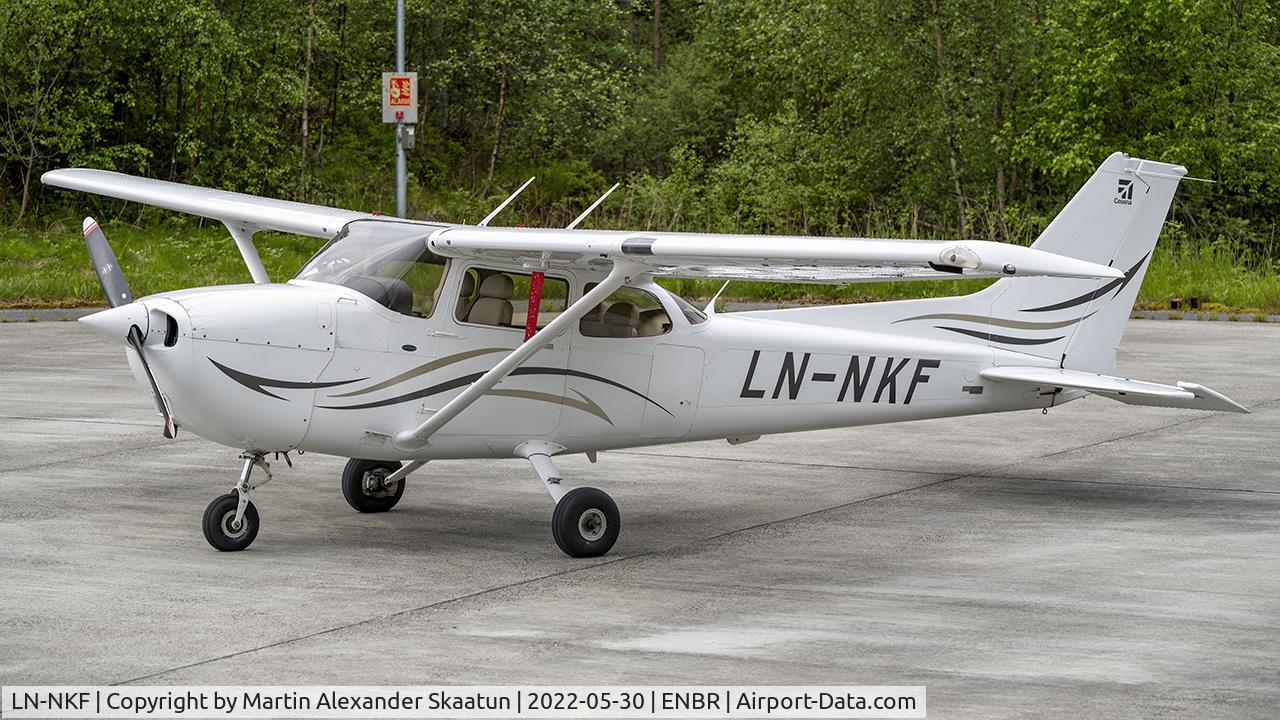 LN-NKF, 2007 Cessna 172R C/N 17281520, Parked at 