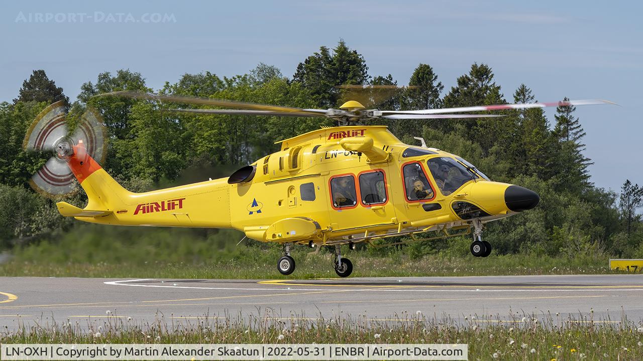 LN-OXH, 2017 AgustaWestland AW-169 C/N 69026, Landing at Yankee 17.