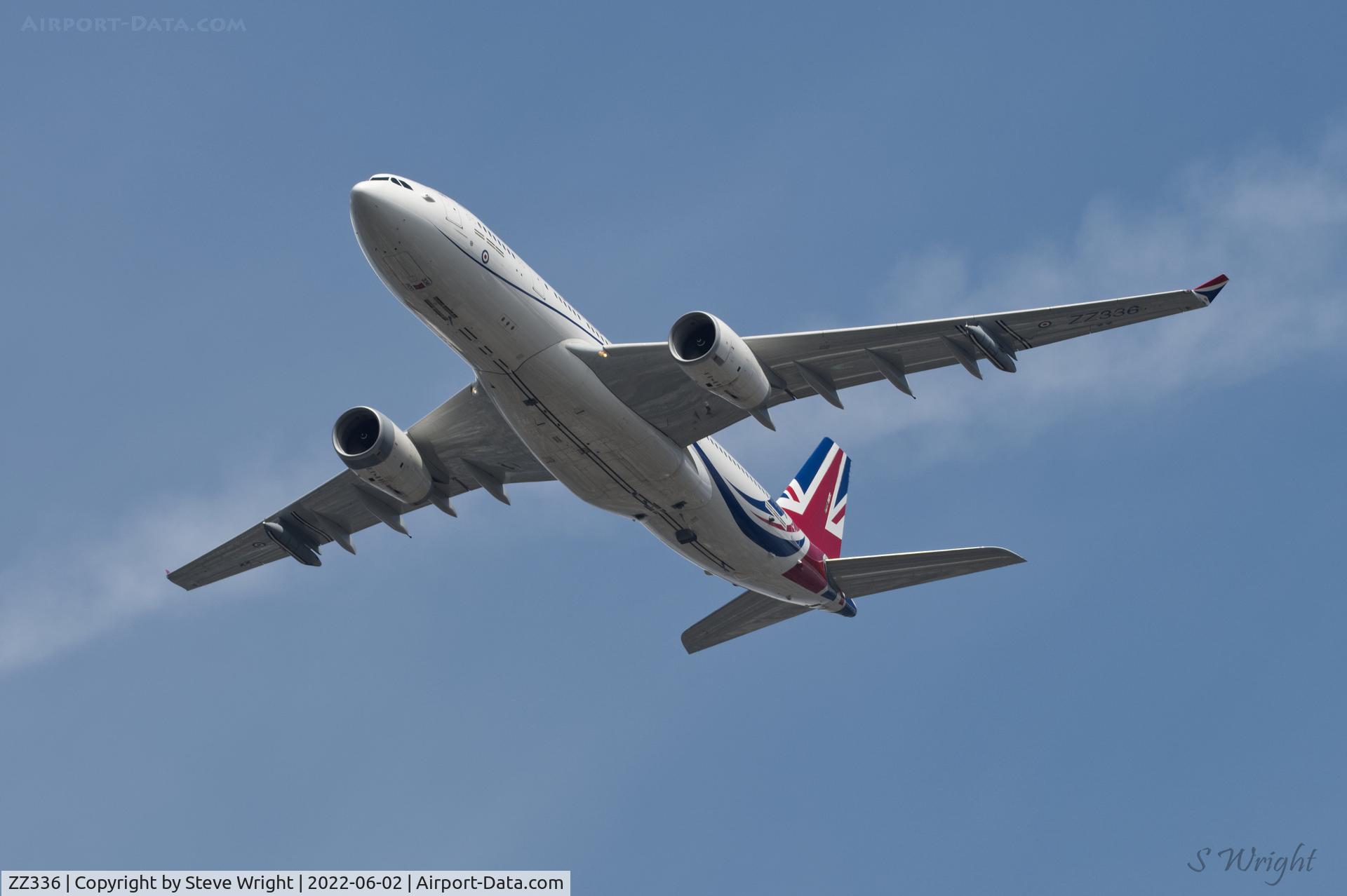 ZZ336, 2012 Airbus KC3 Voyager (A330-243MRTT) C/N 1363, Queen Elizabeth II Platinum Jubilee Flypast. Central London