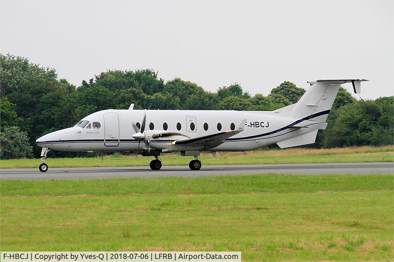 F-HBCJ, 1998 Beech 1900D C/N UE-338, Beech 1900D, Taxiing rwy 07R, Brest-Bretagne airport (LFRB-BES)