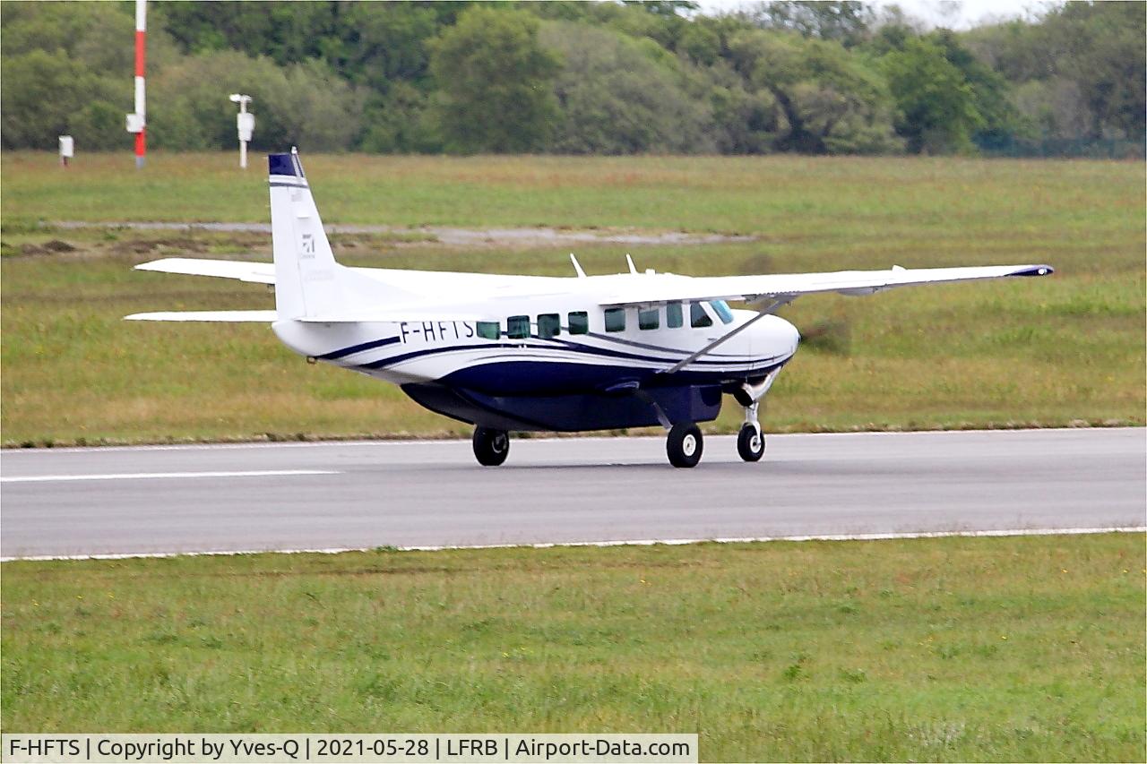 F-HFTS, 2016 Cessna 208B Grand Caravan C/N 208B5265, Textron Aviation Inc. Grand Caravan 208B,Take off run rwy 07R, Brest-Bretagne airport (LFRB-BES)