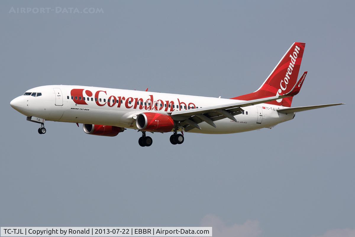TC-TJL, 2003 Boeing 737-86J C/N 32920, at bru