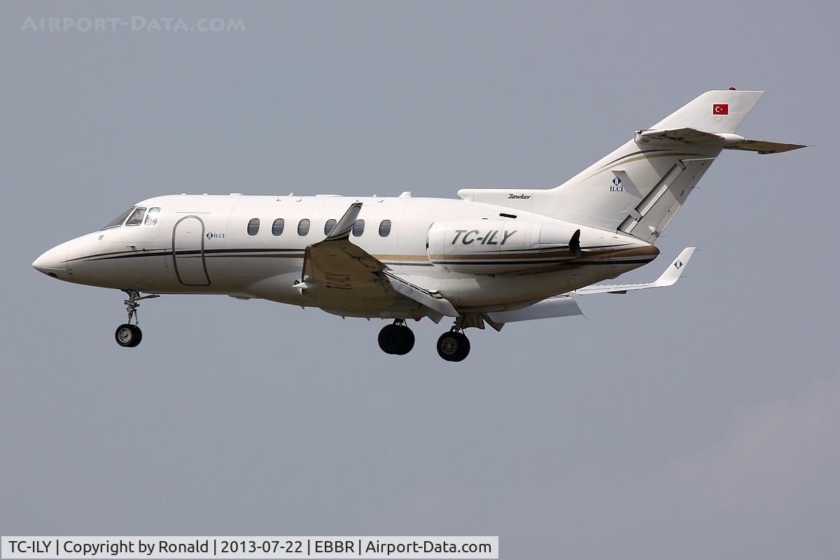 TC-ILY, 2005 Raytheon Hawker 800XP C/N 258748, at bru