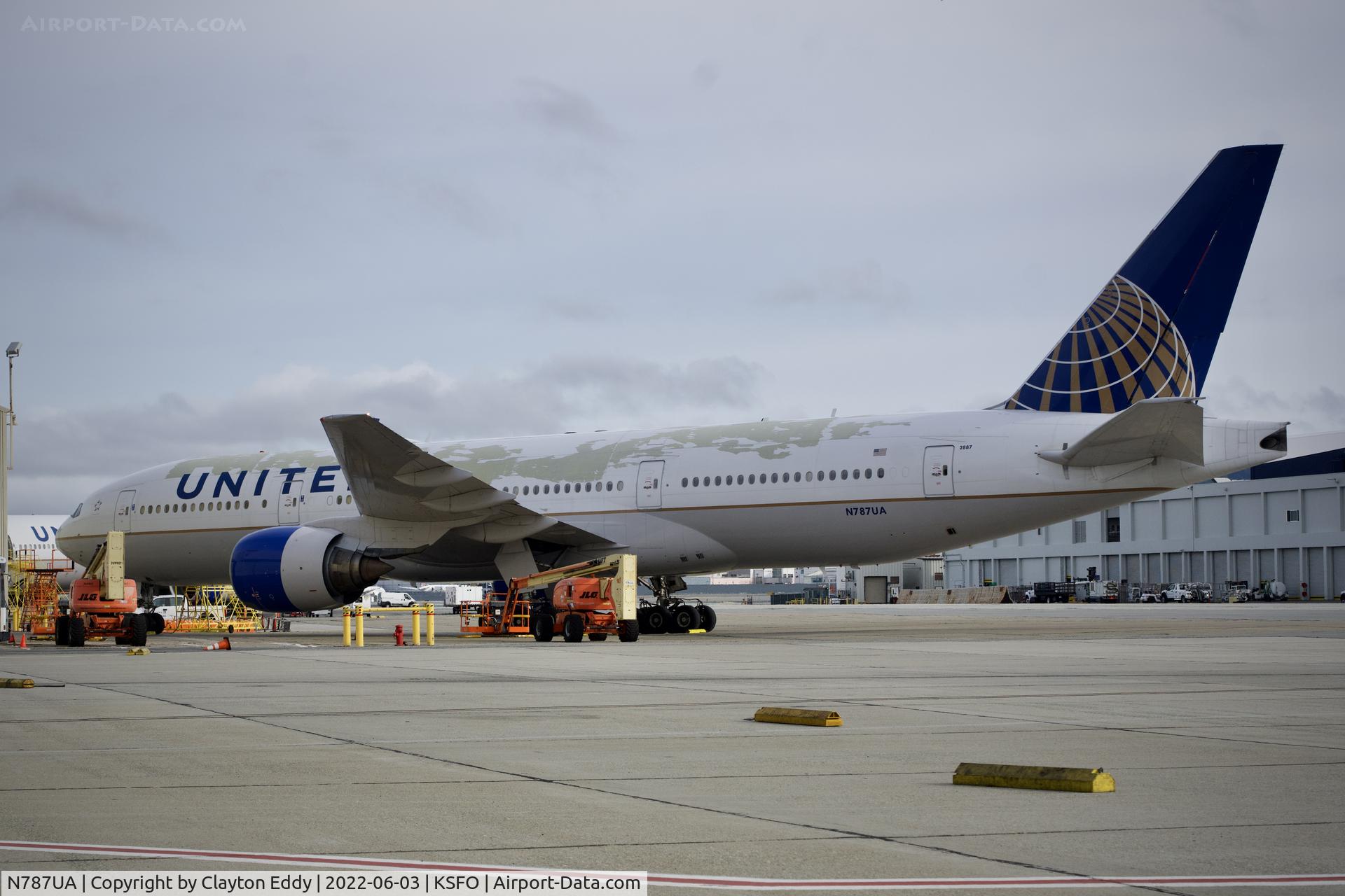 N787UA, 1997 Boeing 777-222 C/N 26939, New reenforced fan cowl. SFO 2022.