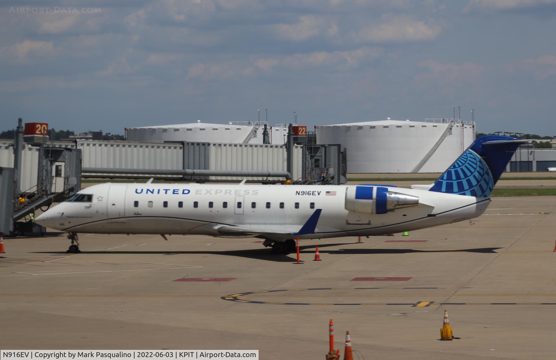 N916EV, 2003 Bombardier CRJ-200ER (CL-600-2B19) C/N 7757, CL-600-2B19