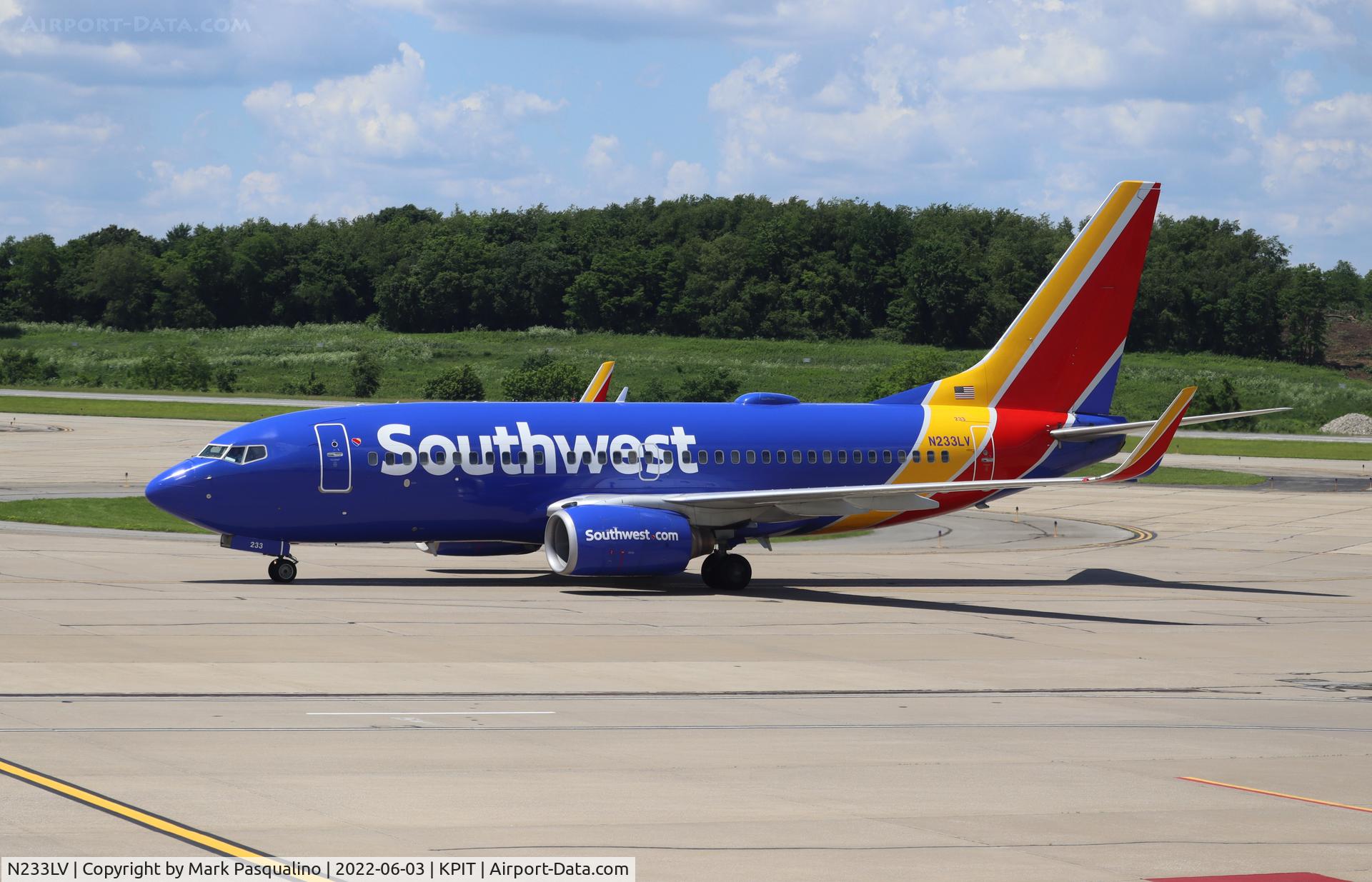 N233LV, 2006 Boeing 737-7H4 C/N 32501, Boeing 737-7H4