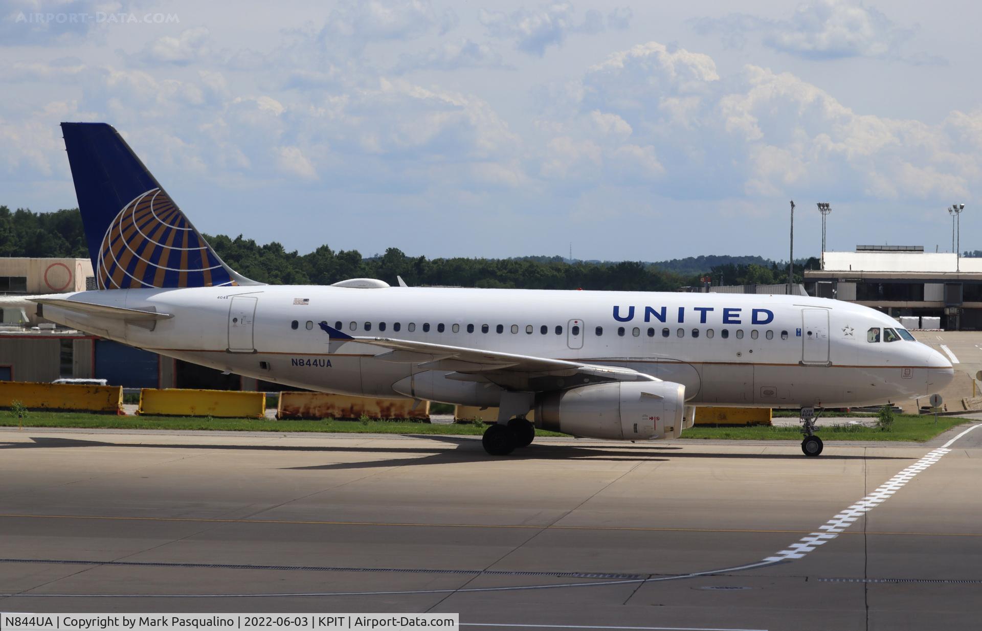 N844UA, 2001 Airbus A319-131 C/N 1581, Airbus A319-131