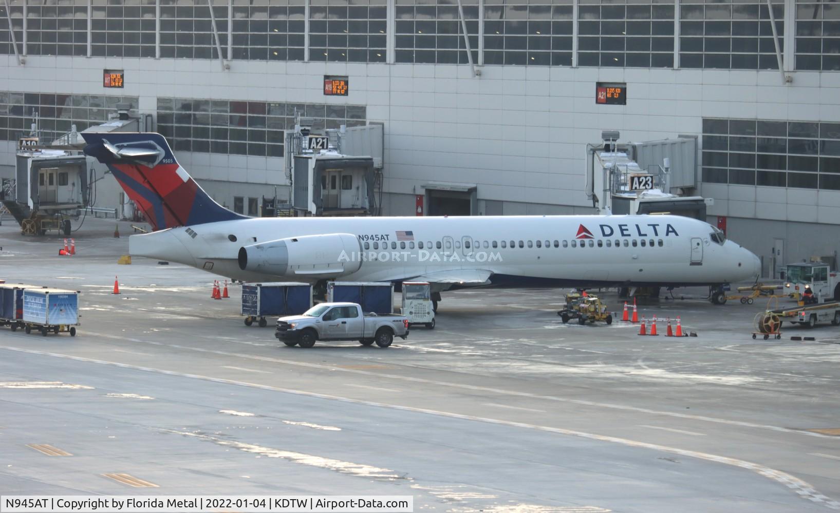 N945AT, 1999 Boeing 717-200 C/N 55008, DTW 2022