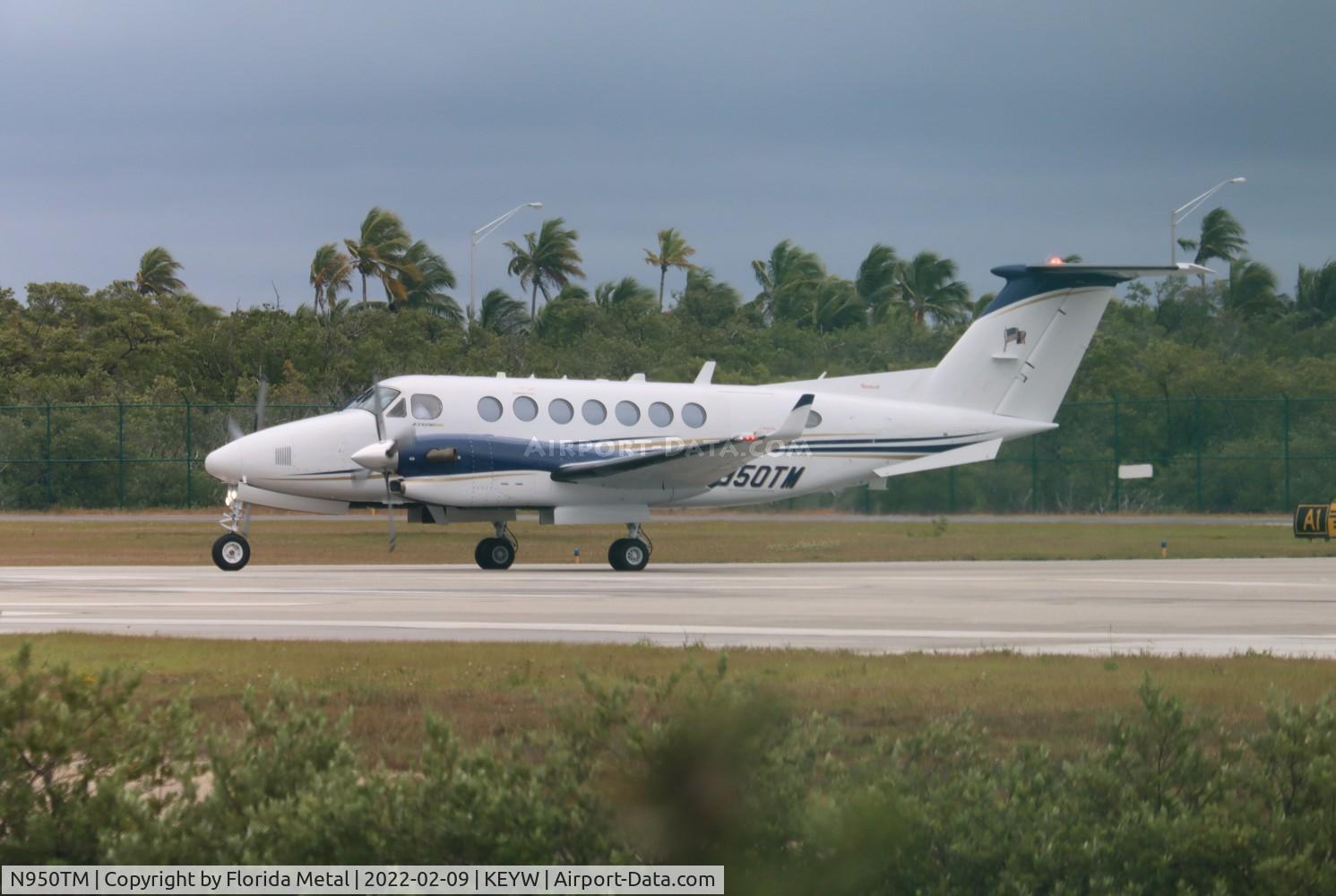 N950TM, 1999 Beech B300 King Air C/N FL-233, EYW OFA 2022