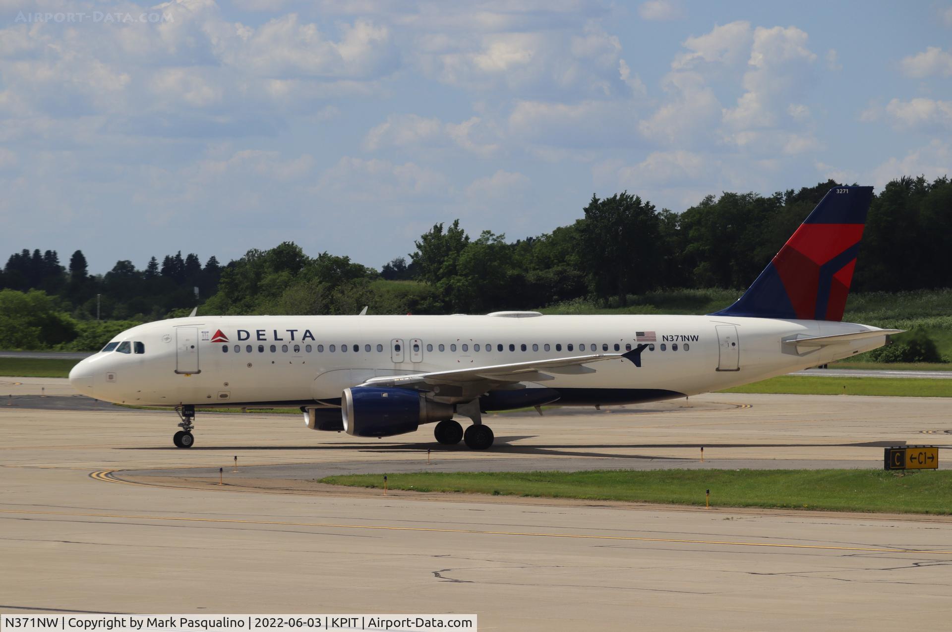 N371NW, 2001 Airbus A320-212 C/N 1535, Airbus A320-212