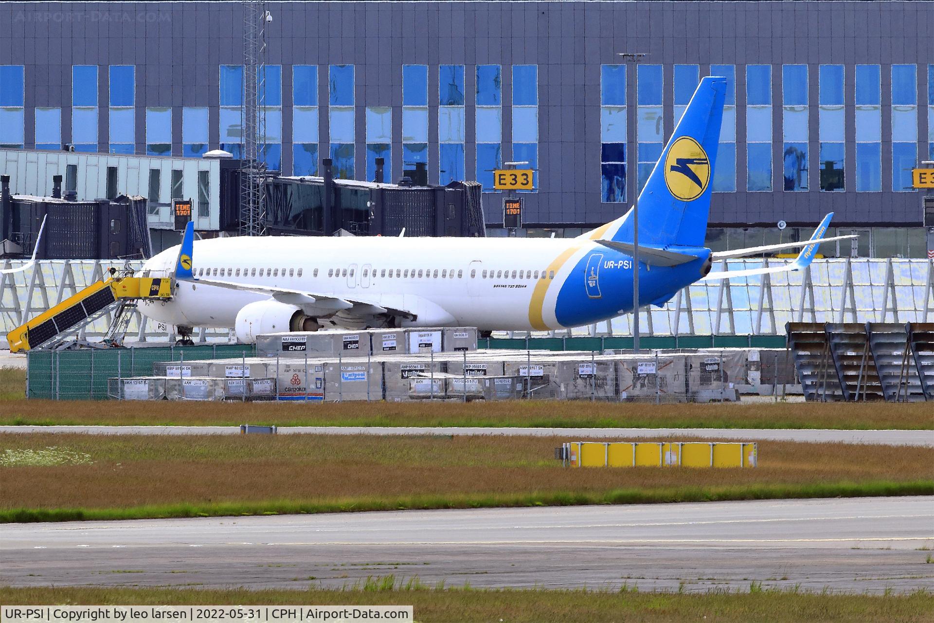 UR-PSI, 2013 Boeing 737-9KVER C/N 41534, Copenhagen 31.5.2022