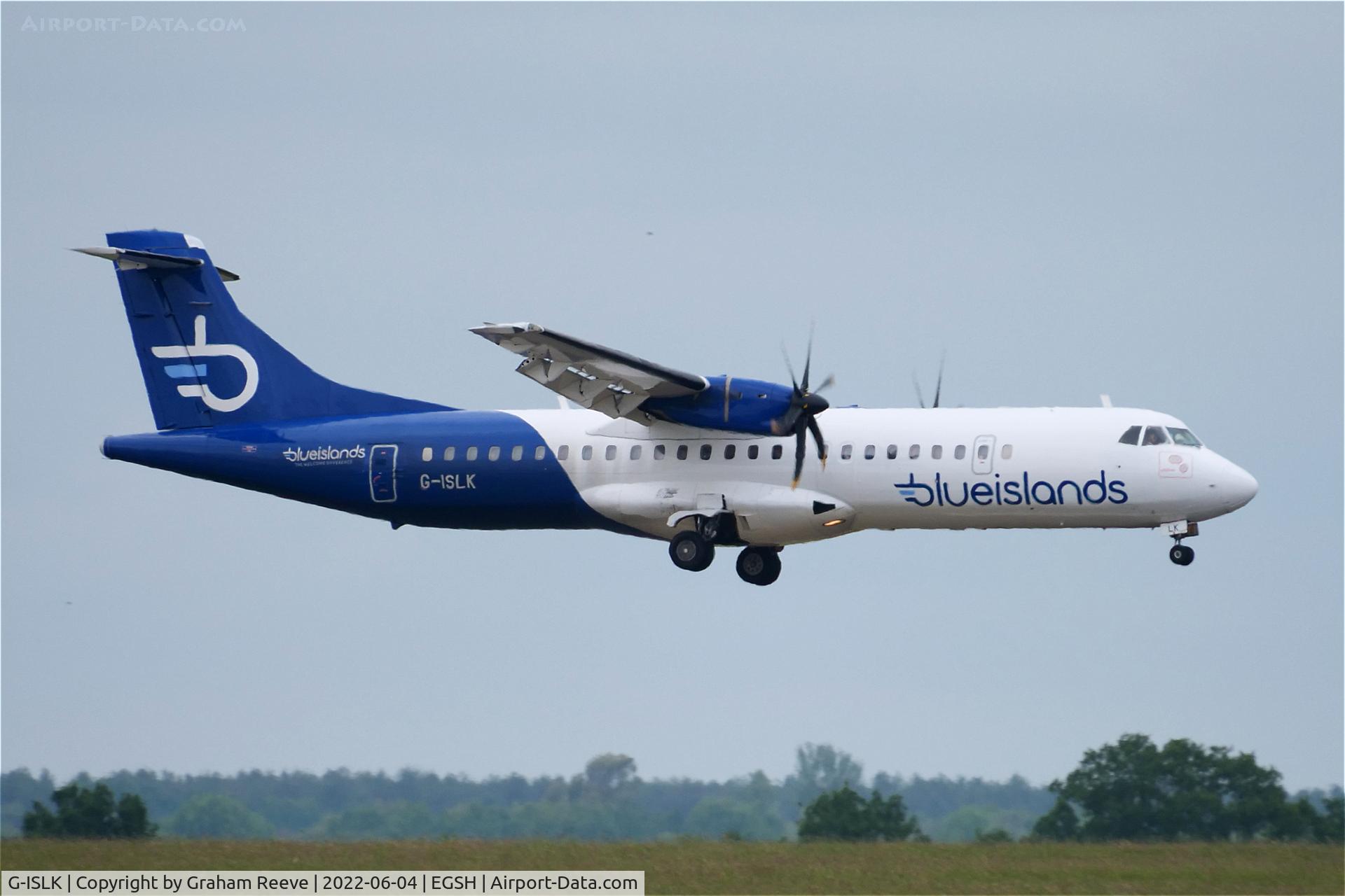 G-ISLK, 2000 ATR 72-212A C/N 634, Landing at Norwich.