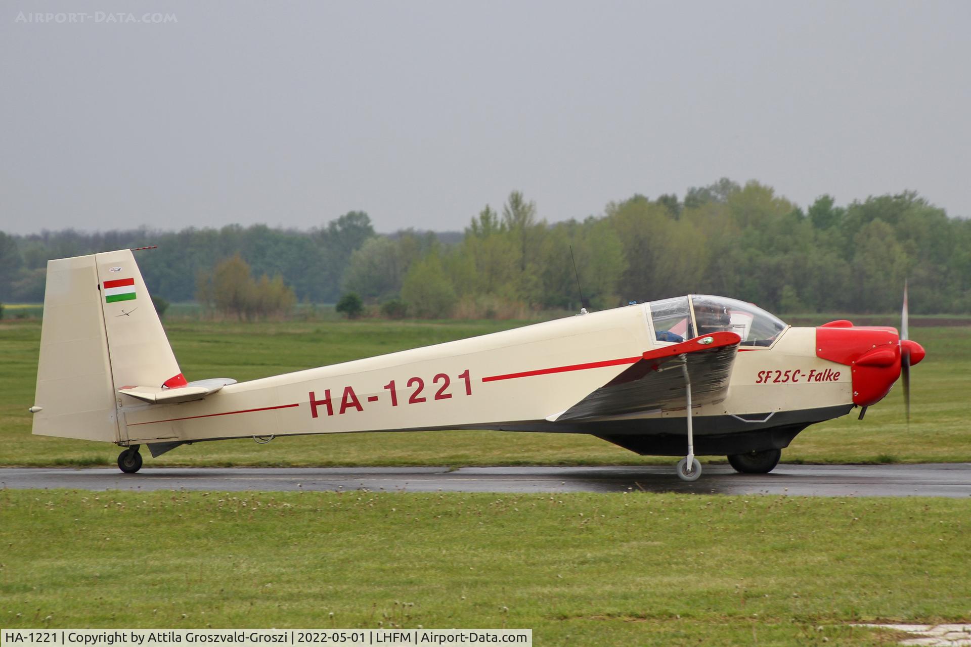 HA-1221, Scheibe SF-25C Falke C/N 4235, LHFM - Fertöszentmiklós, Meidl Airport, Hungary. SKYVIEW West Hungarian Airshow 2022