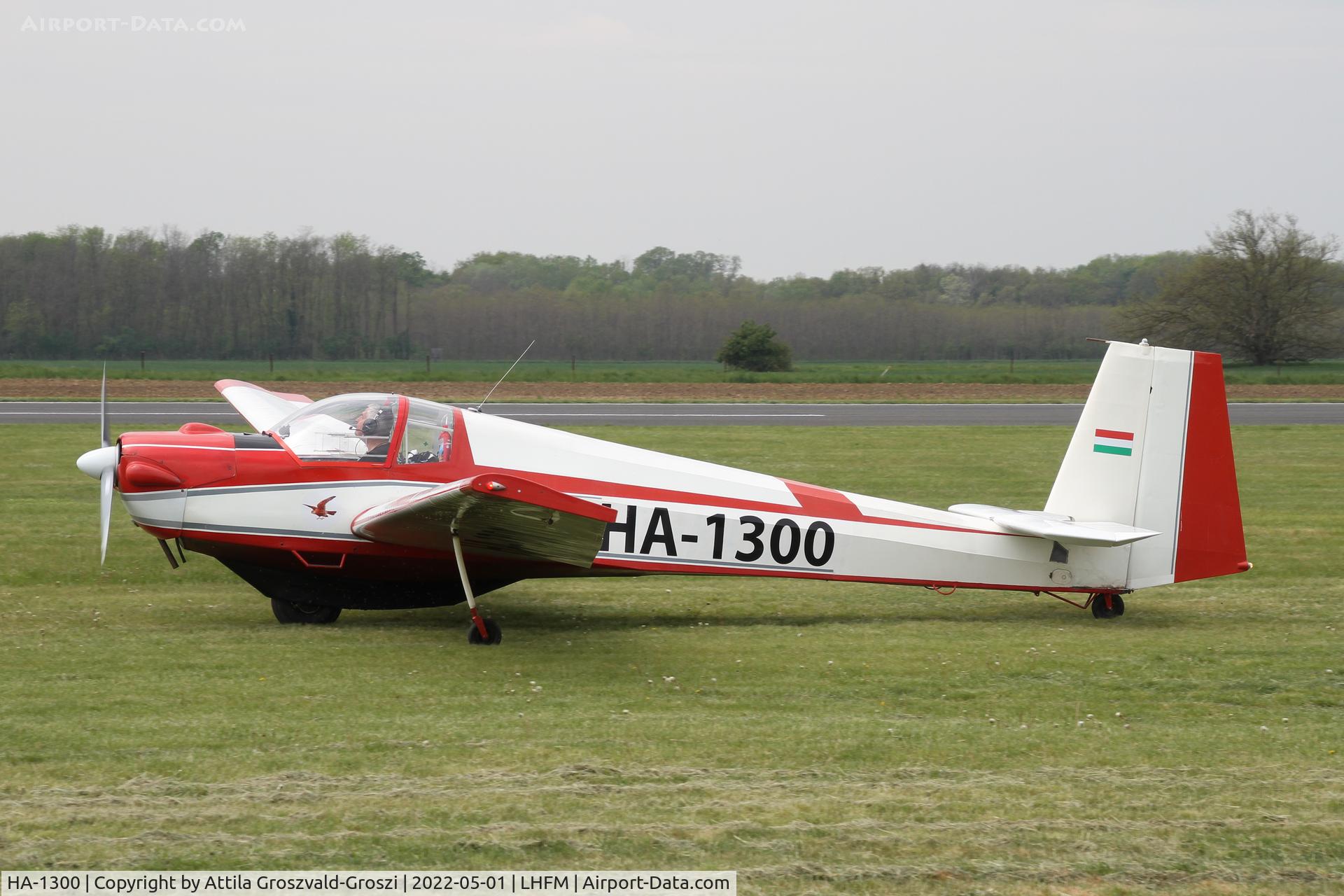 HA-1300, 1973 Scheibe SF-25D Falke C/N 4464, LHFM - Fertöszentmiklós, Meidl Airport, Hungary. SKYVIEW West Hungarian Airshow 2022