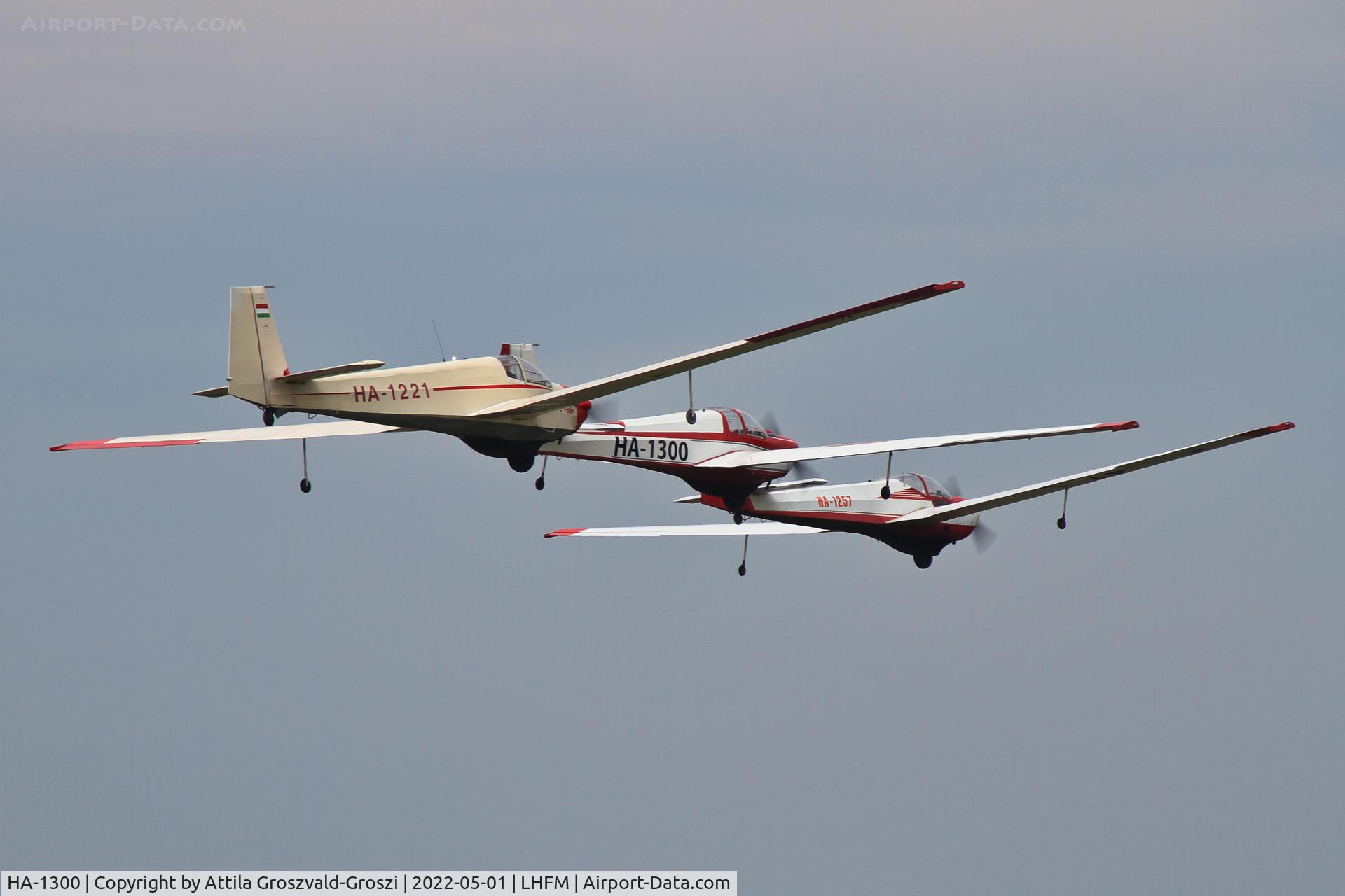 HA-1300, 1973 Scheibe SF-25D Falke C/N 4464, LHFM - Fertöszentmiklós, Meidl Airport, Hungary. SKYVIEW West Hungarian Airshow 2022