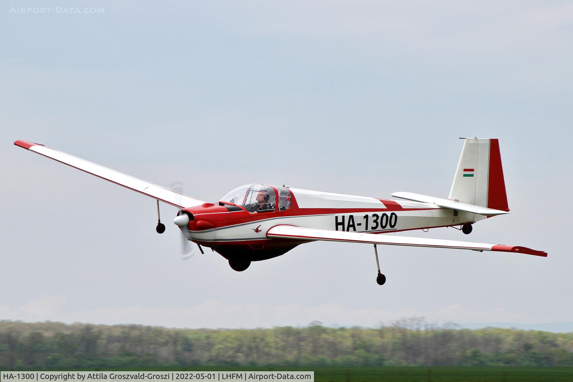 HA-1300, 1973 Scheibe SF-25D Falke C/N 4464, LHFM - Fertöszentmiklós, Meidl Airport, Hungary. SKYVIEW West Hungarian Airshow 2022