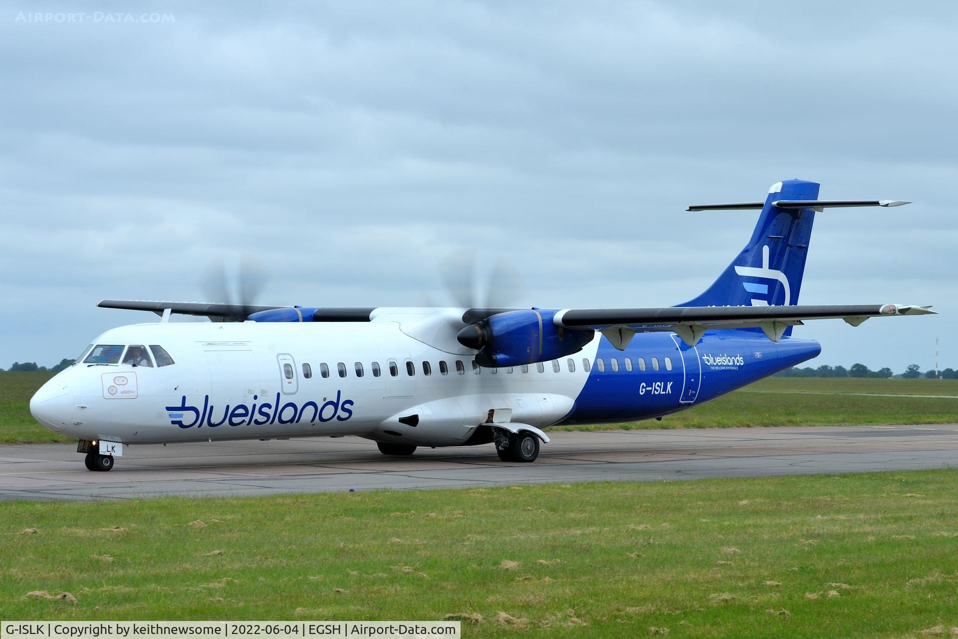 G-ISLK, 2000 ATR 72-212A C/N 634, Leaving Norwich for Jersey.
