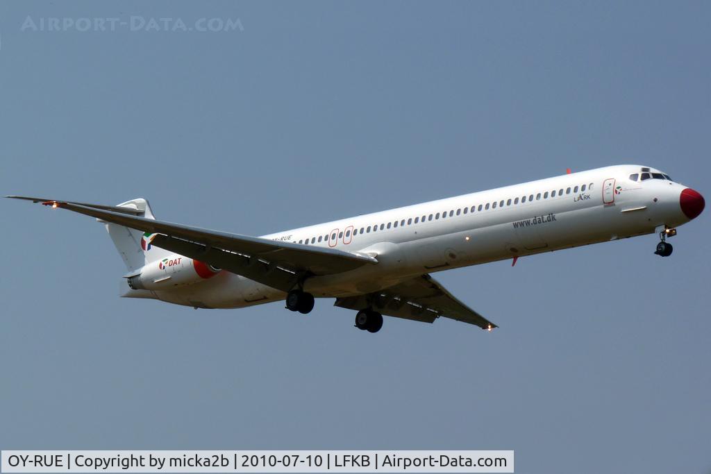 OY-RUE, 1990 McDonnell Douglas MD-83 (DC-9-83) C/N 49936, Landing