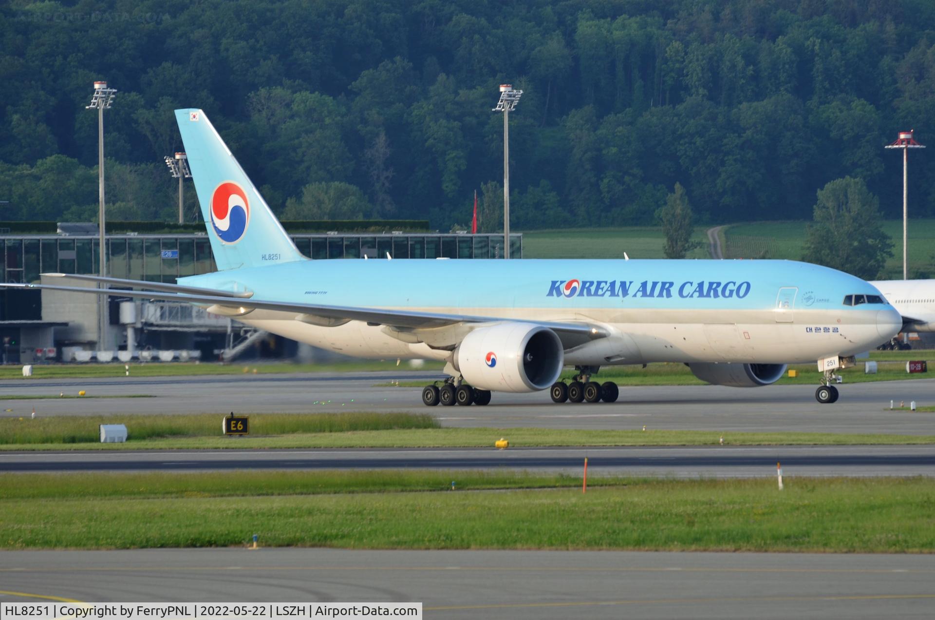 HL8251, 2012 Boeing 777-FB5 C/N 37639, Korean Air B772F arriving in ZRH