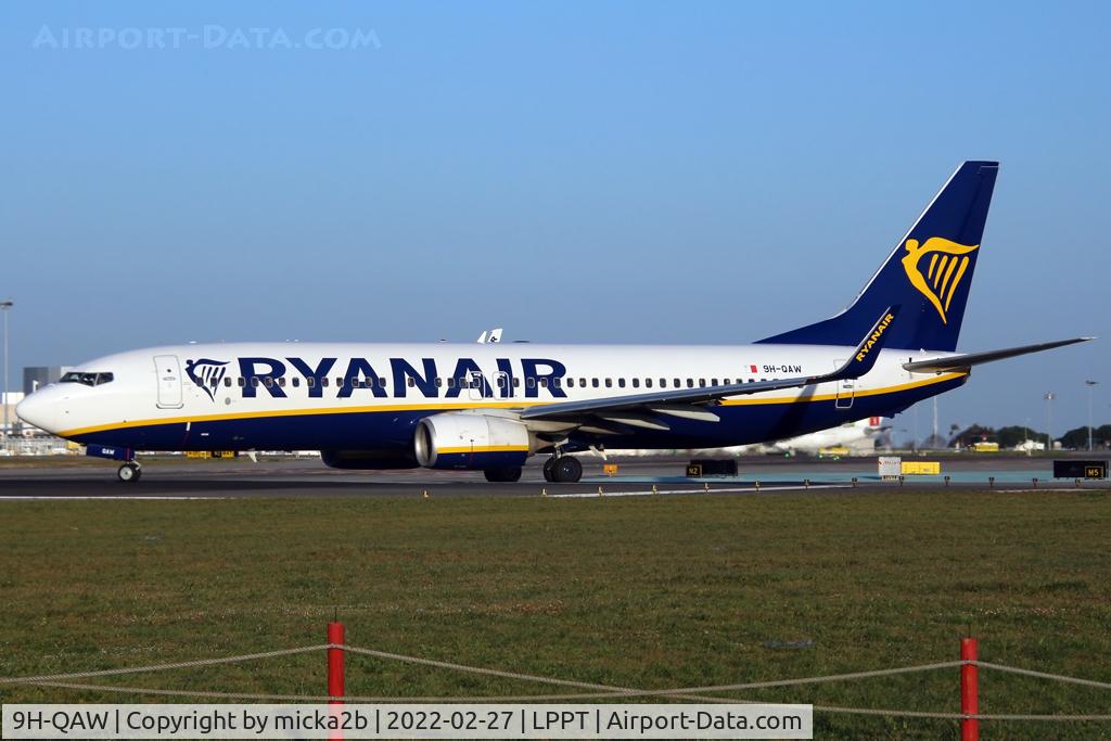 9H-QAW, 2015 Boeing 737-8AS C/N 44698, Taxiing