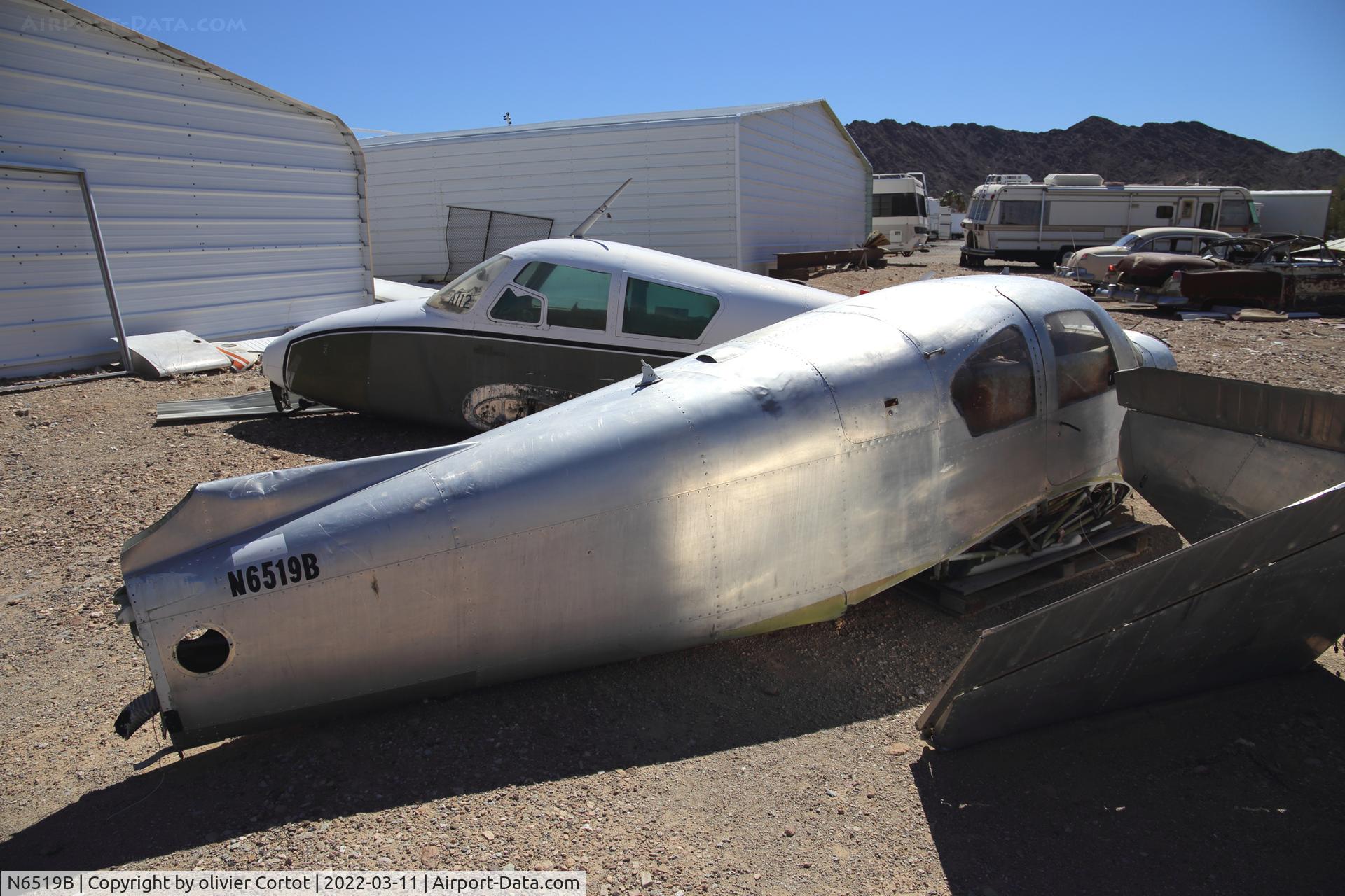 N6519B, 1957 Mooney M20 C/N 1186, was a Mooney... before. Quartzsite, march 2022