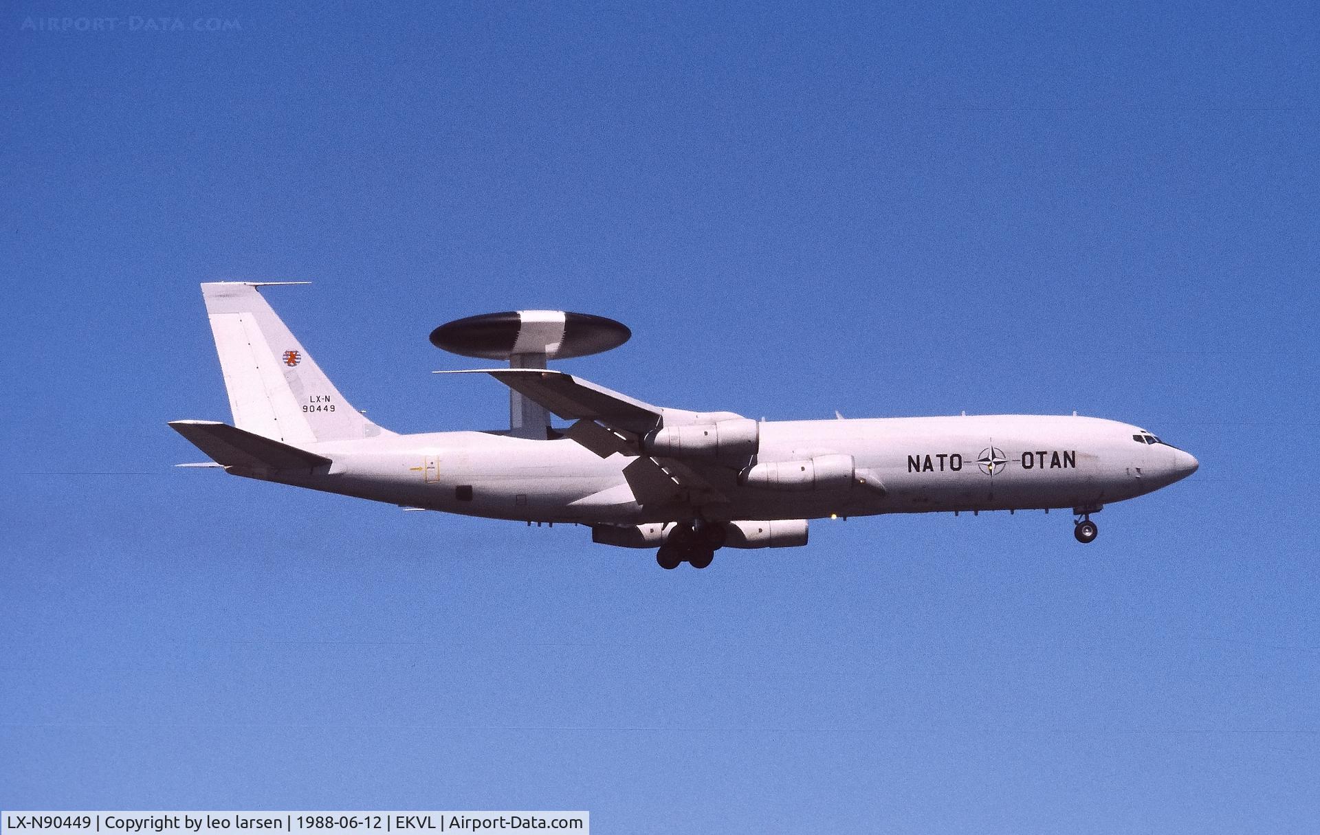 LX-N90449, 1983 Boeing E-3A Sentry C/N 22844, Værløse Air Base 12.6.1988