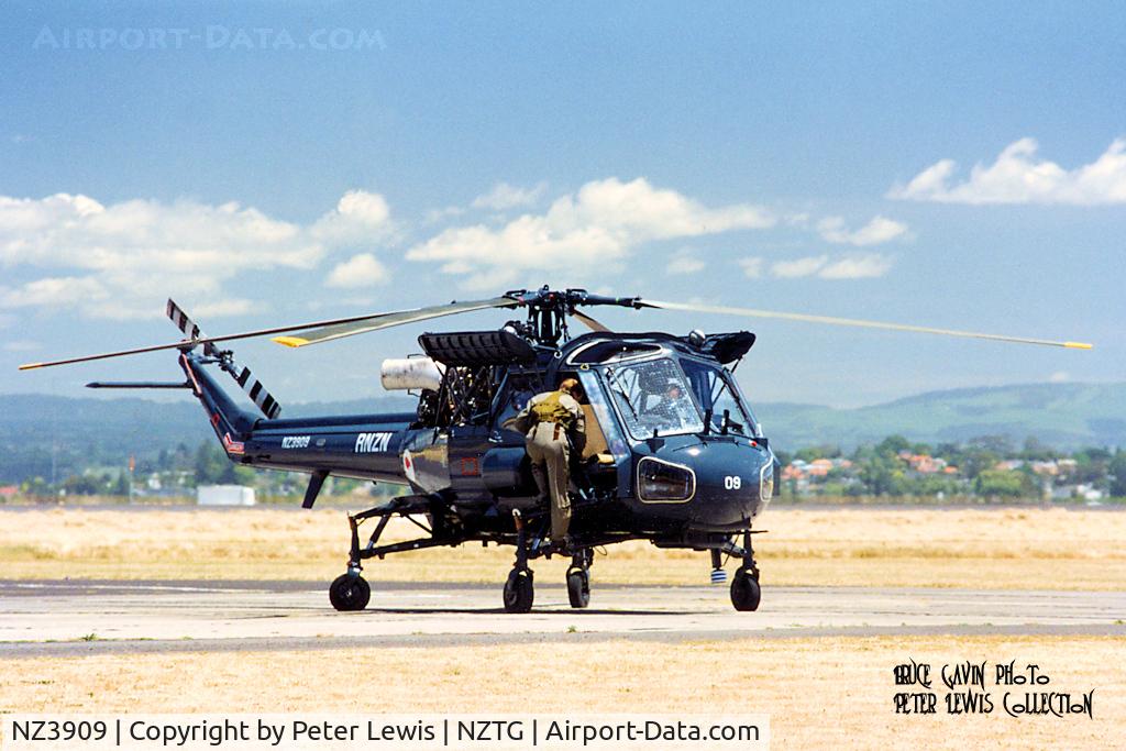 NZ3909, 1966 Westland Wasp HAS.1 C/N F9664, Arr NZ 1983, rebuilt to serviceable standard  1994 with parts from NZ3901 & NZ3904.
Returned to UK late 1998 to Westland.
