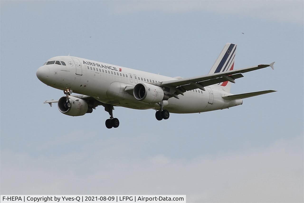 F-HEPA, 2009 Airbus A320-214 C/N 4139, Airbus A320-214, Short approach rwy 26L, Roissy Charles De Gaulle airport (LFPG-CDG)