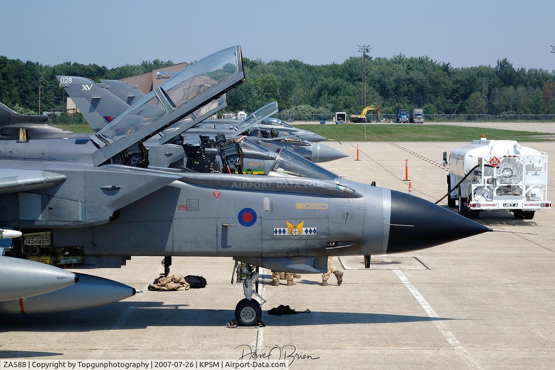 ZA588, 1981 Panavia Tornado GR.4 C/N 098/BS031/3052, ASCOT flight parked to clear customs