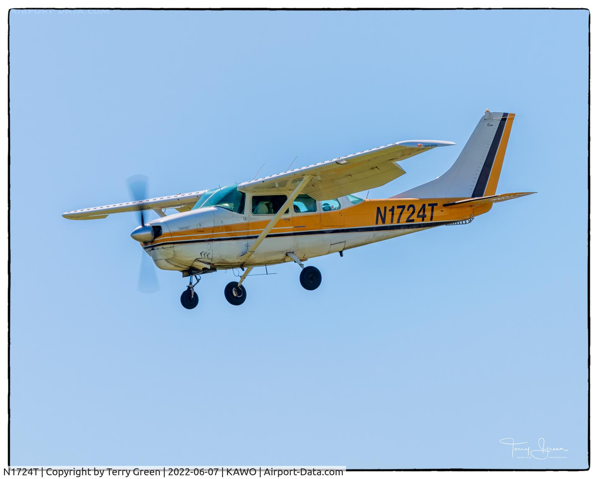 N1724T, 1964 Cessna 210D Centurion C/N 21058360, KAWO