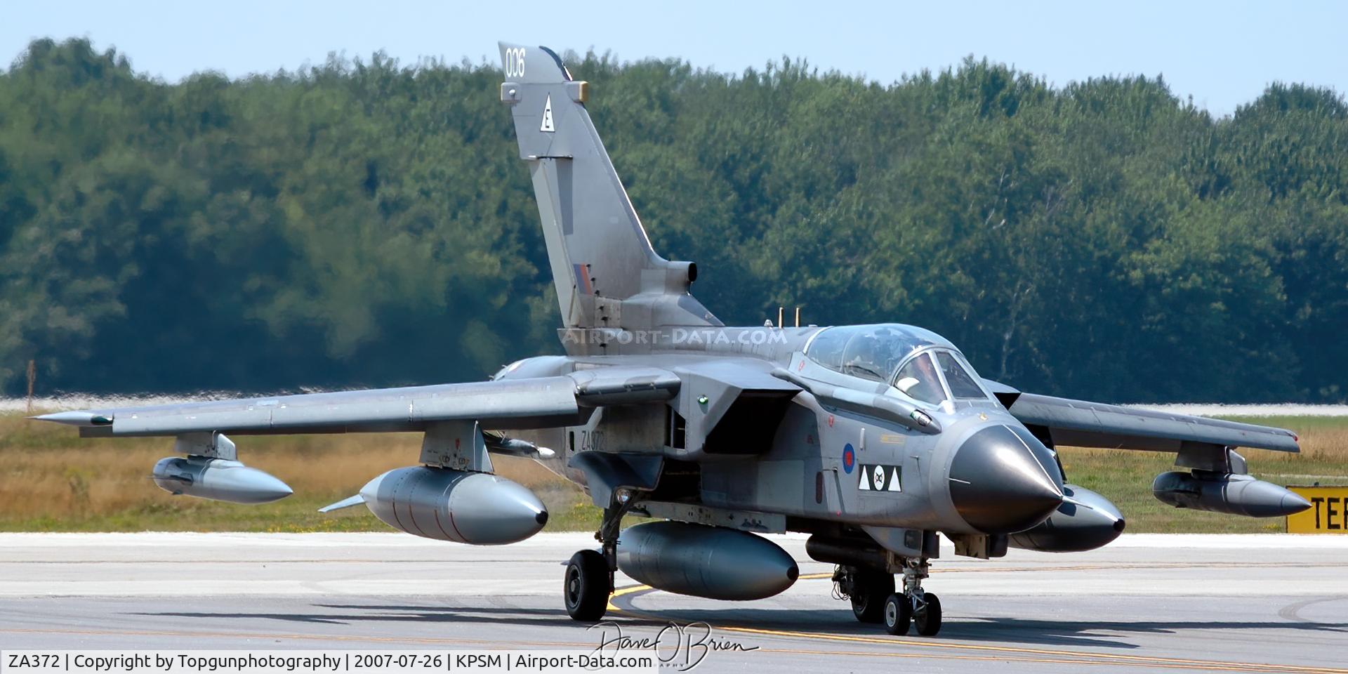 ZA372, 1982 Panavia Tornado GR.4A C/N 173/BS054/3086, ASCOT53 taxiing off the alpha