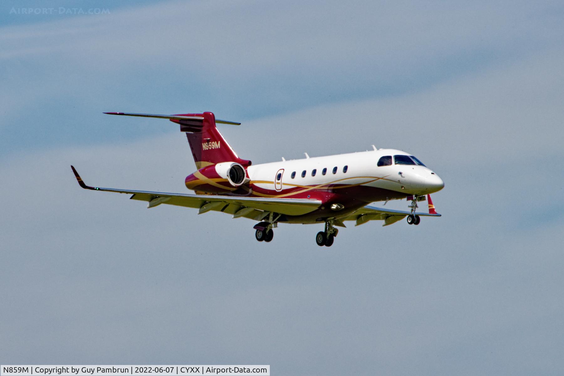 N859M, 2016 Embraer EMB-550 Legacy 500 C/N 55000064, Landing on 07