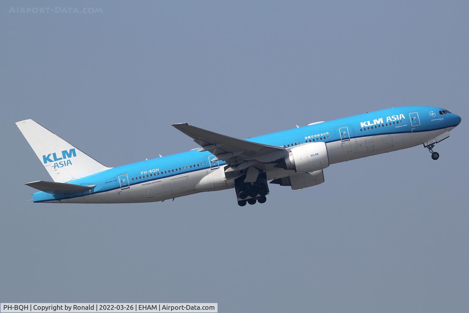 PH-BQH, 2004 Boeing 777-206/ER C/N 32705, at spl