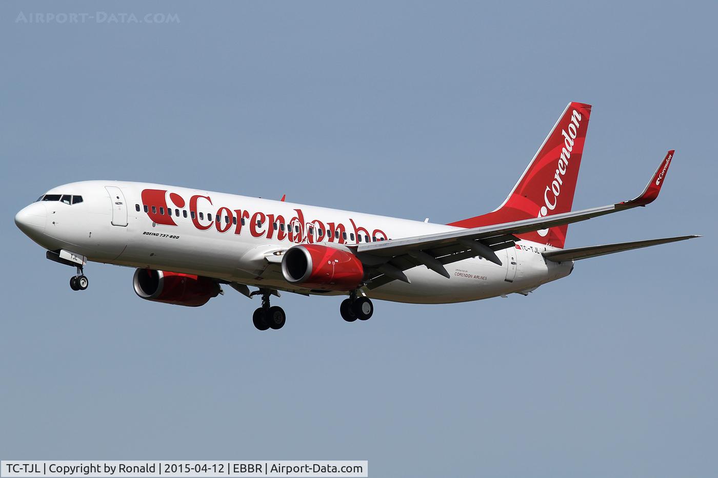 TC-TJL, 2003 Boeing 737-86J C/N 32920, at bru