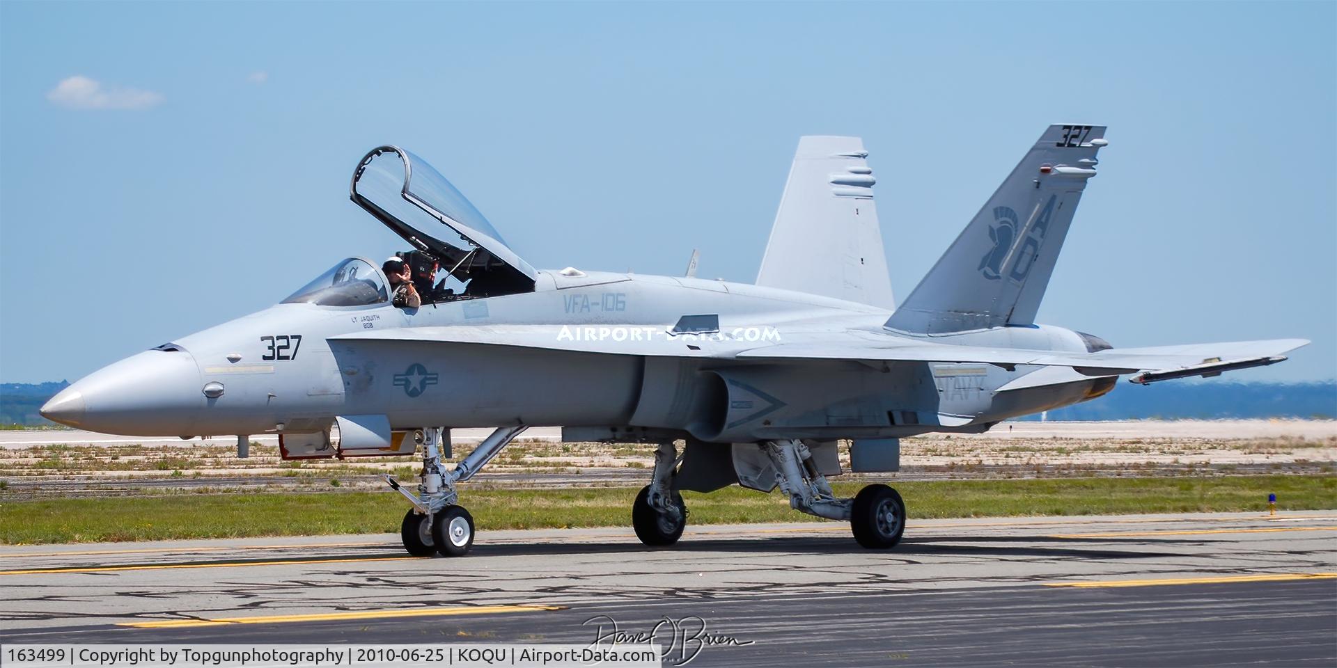 163499, 1988 McDonnell Douglas F/A-18C Hornet C/N 0739/C054, Legacy Hornet Demo taxiing back