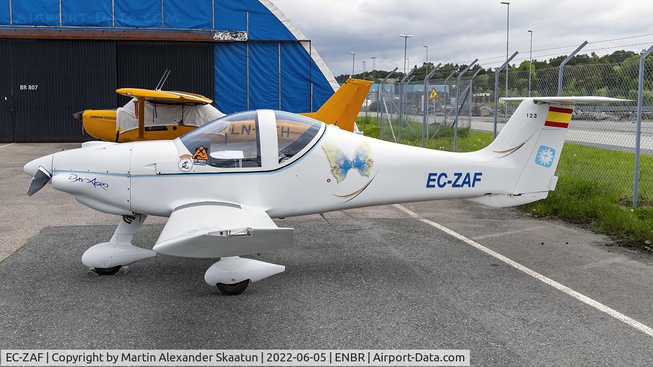 EC-ZAF, 2000 Dyn'Aero MCR-01 C/N 123, Parked outside the local aeroclub.