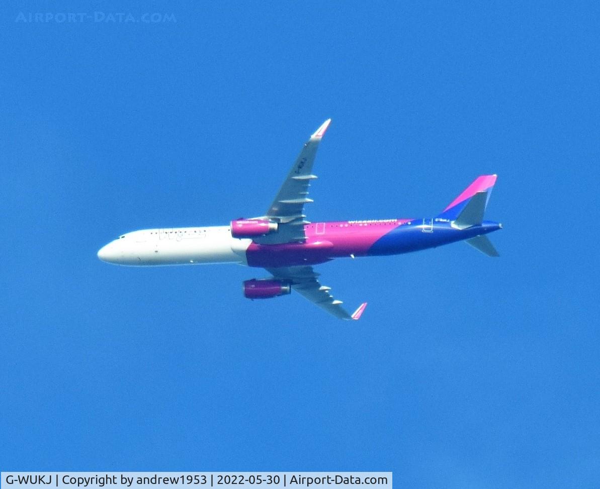 G-WUKJ, 2019 Airbus A321-231 C/N 8879, G-WUKJ over the Bristol Channel.