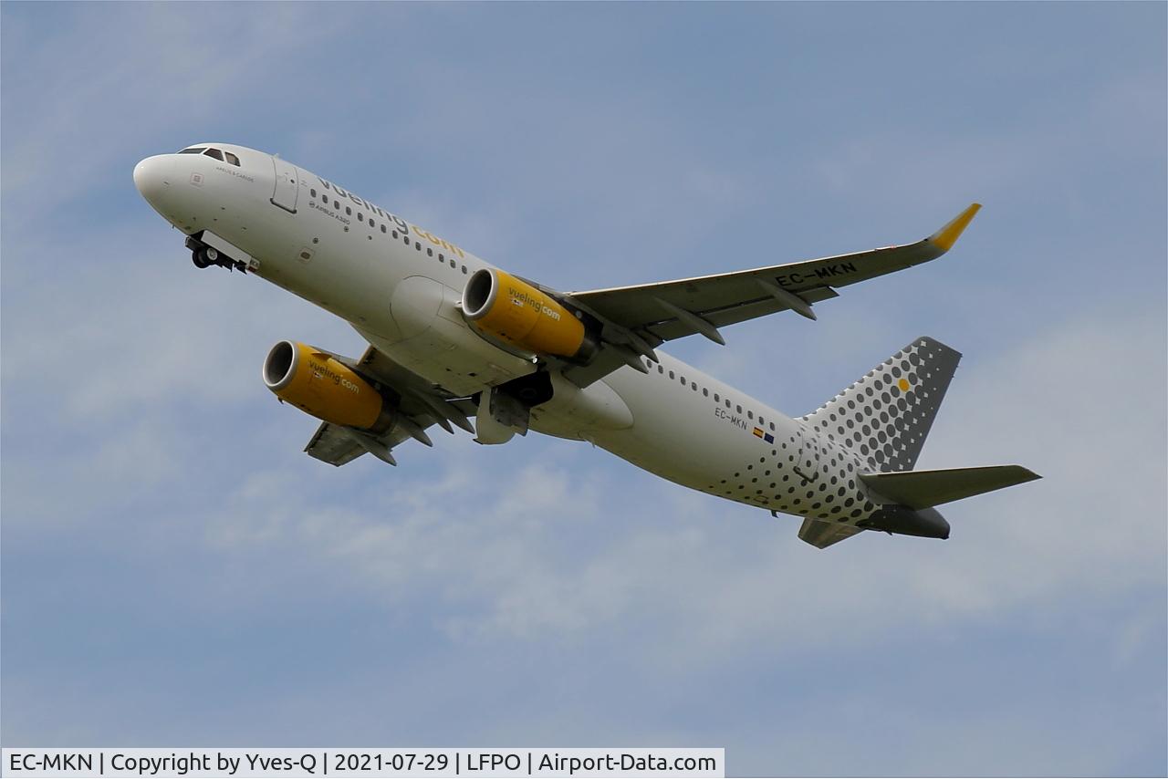 EC-MKN, 2016 Airbus A320-232 C/N 7026, Airbus A320-232, Take off rwy 24, Paris Orly airport (LFPO-ORY)