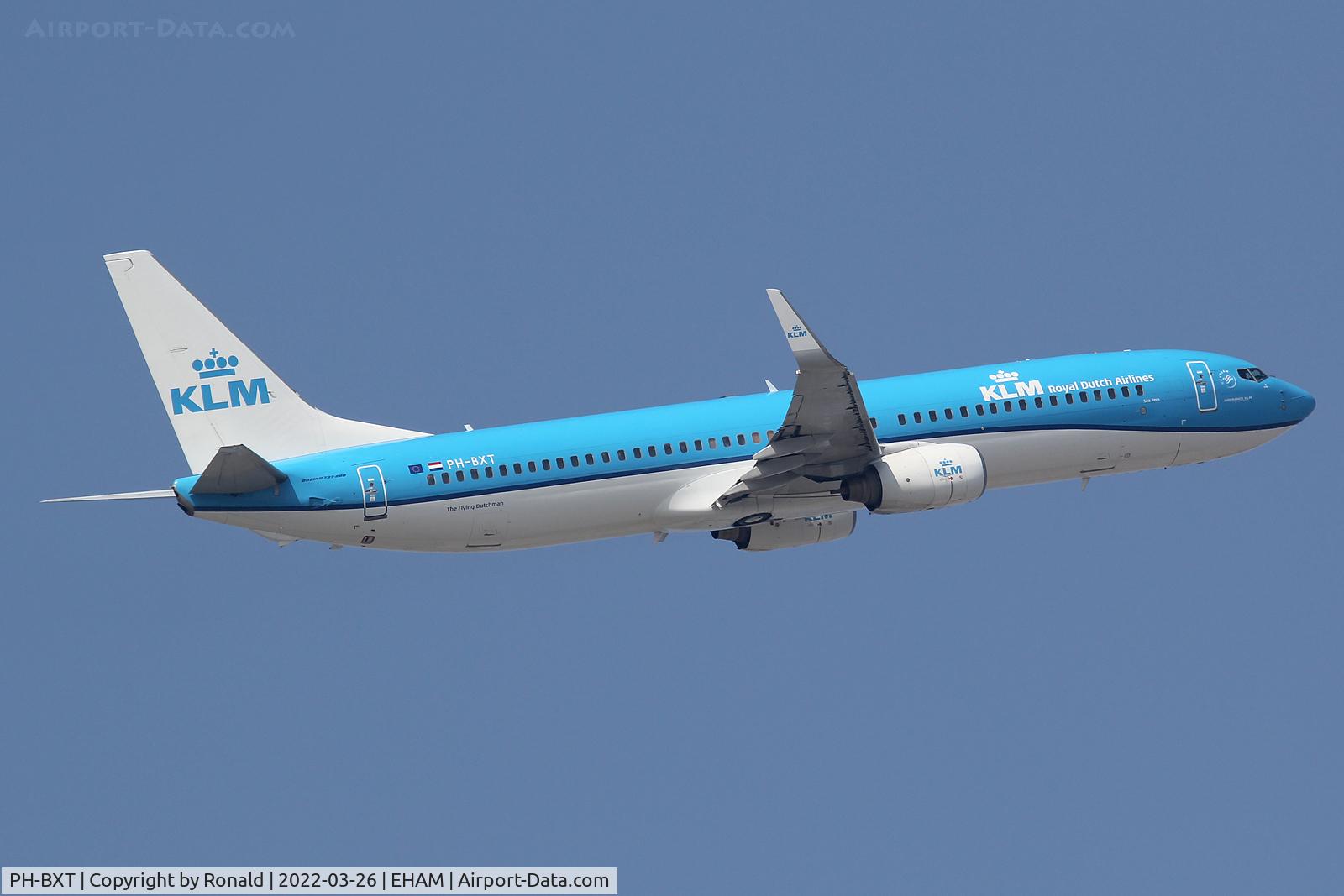 PH-BXT, 2004 Boeing 737-9K2 C/N 32944, at spl