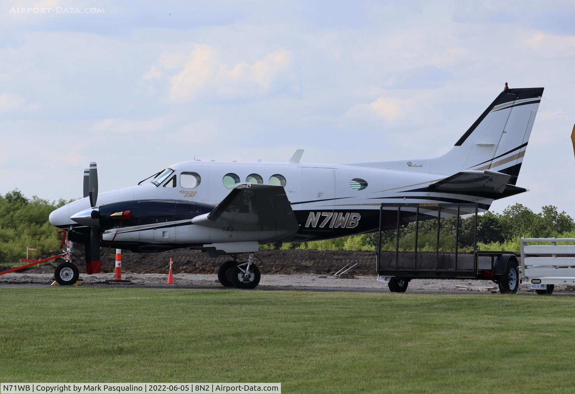 N71WB, 1974 Beech E-90 King Air C/N LW-127, Beech E90