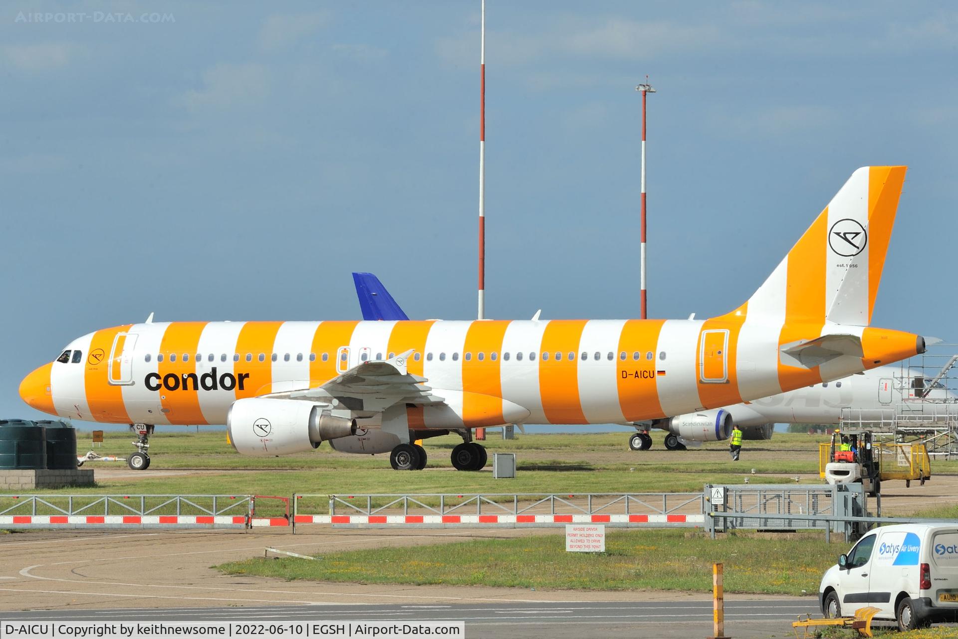 D-AICU, 2009 Airbus A320-214 C/N 3767, Removed from spray shop with latest Condor colour selection.