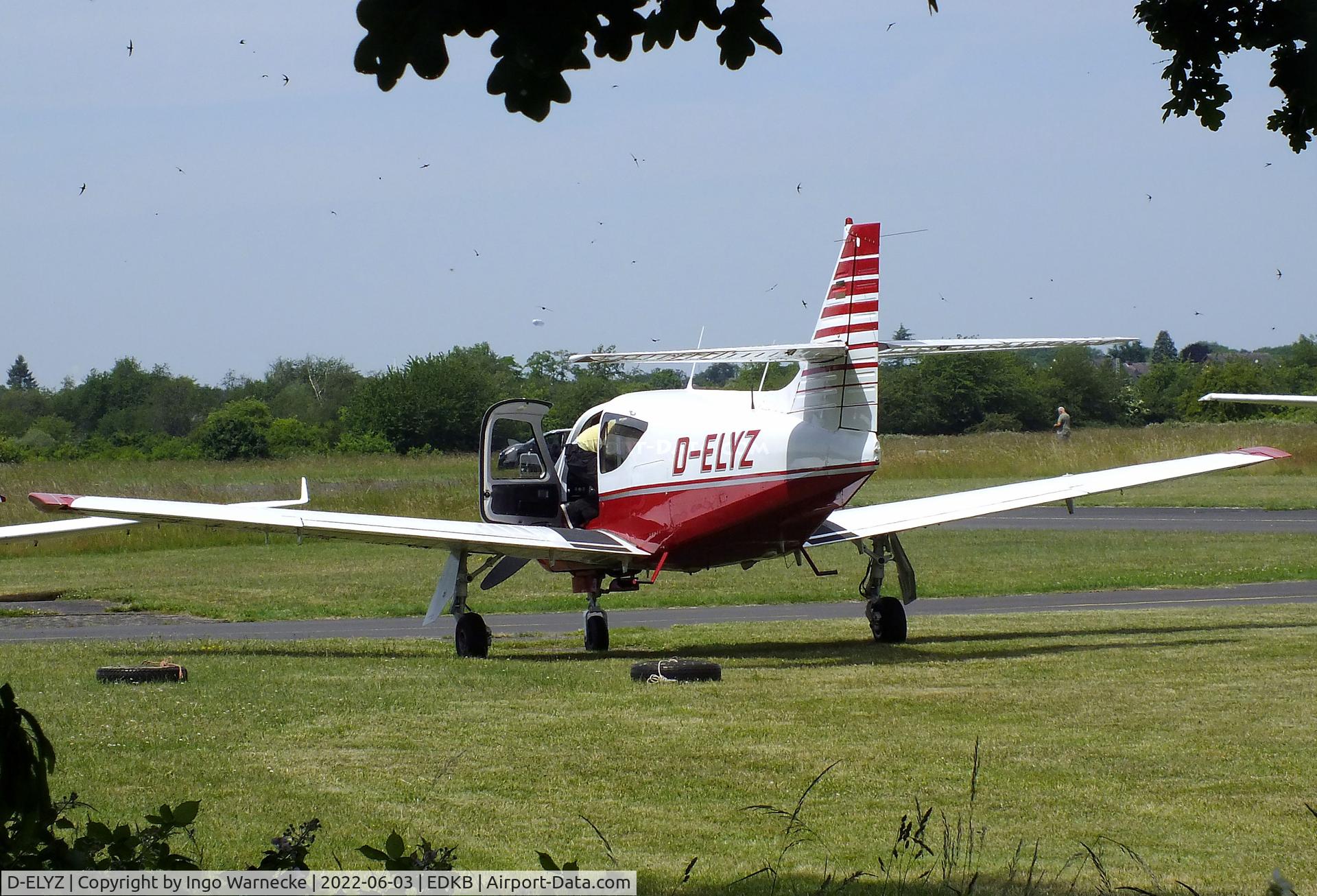 D-ELYZ, Rockwell International 112 Commander C/N 53, Rockwell Aero Commander 112 at Bonn-Hangelar airfield '2205-06