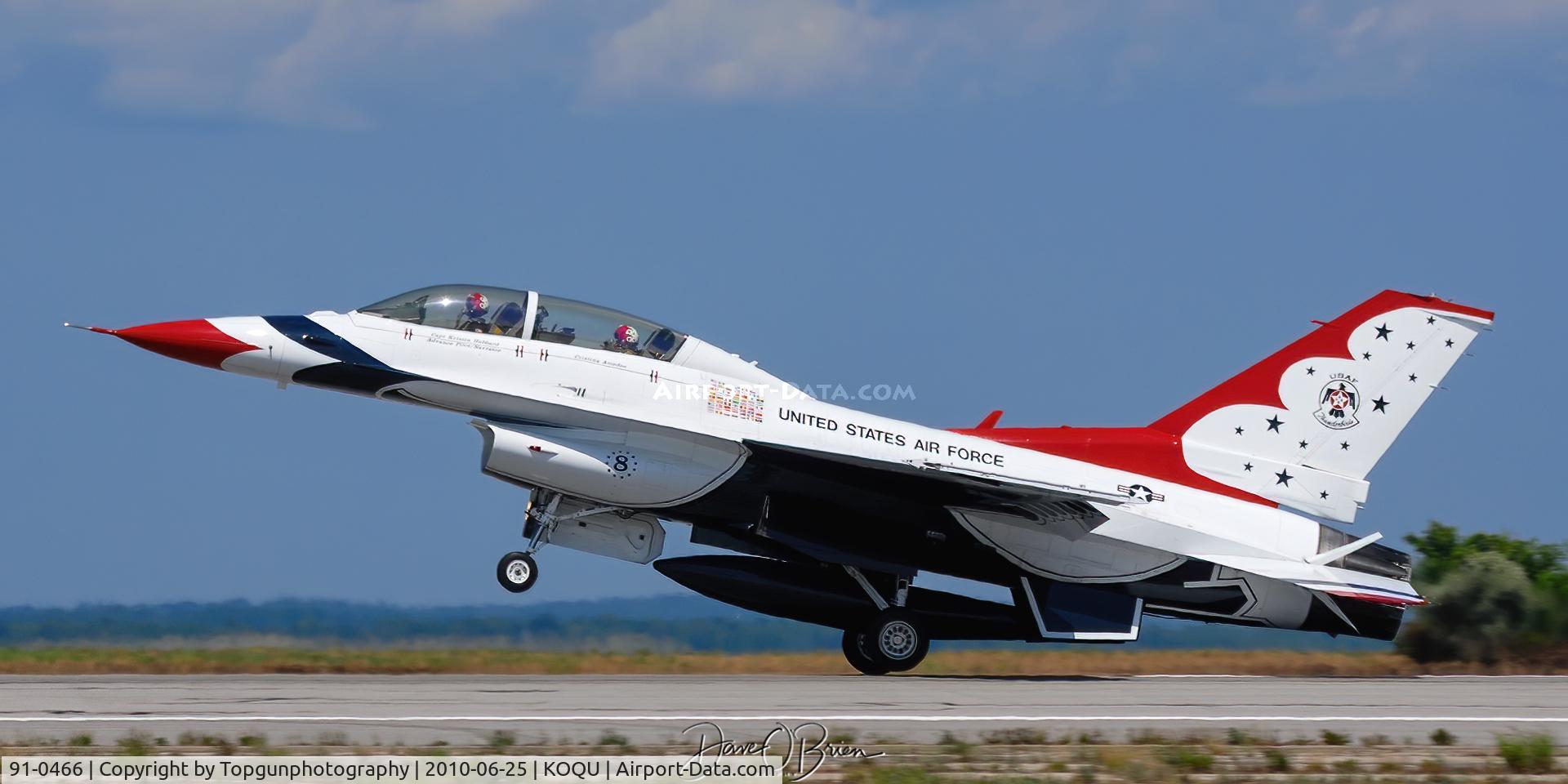91-0466, 1991 General Dynamics F-16D Fighting Falcon C/N CD-21, Thunderbird Media ride touches down